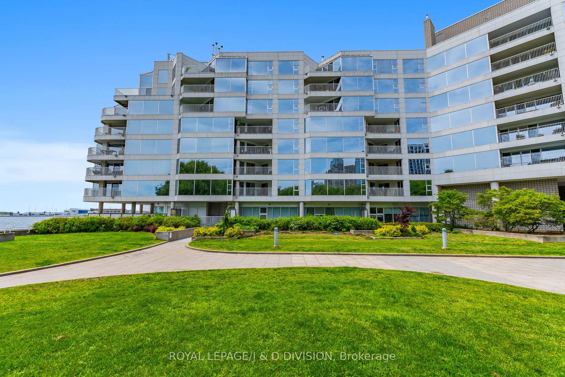 2 Bedrooms Condo at 401 Queens, Toronto For sale