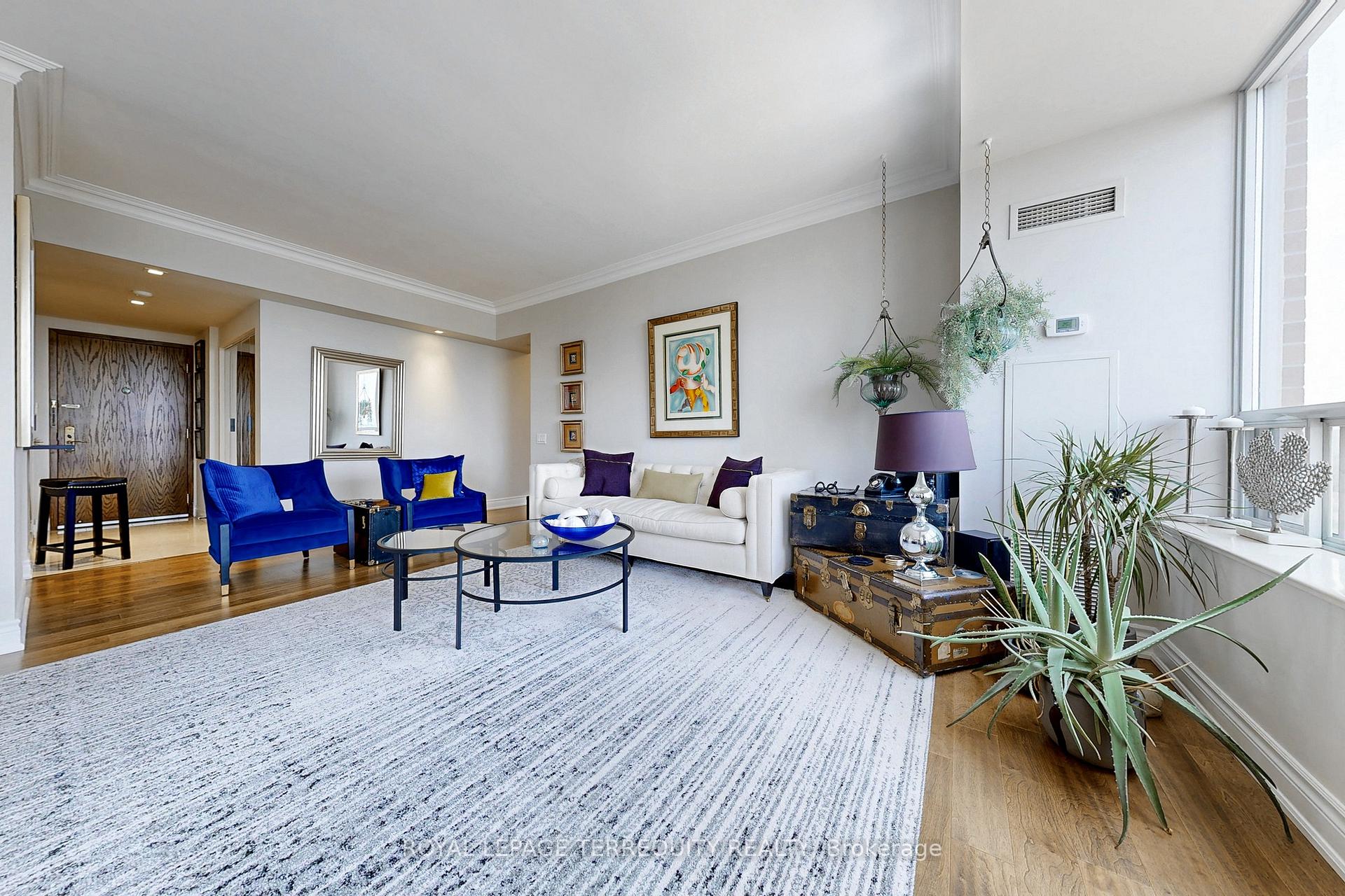 3 Bedrooms Condo at 2 Clairtrell, Toronto For sale
