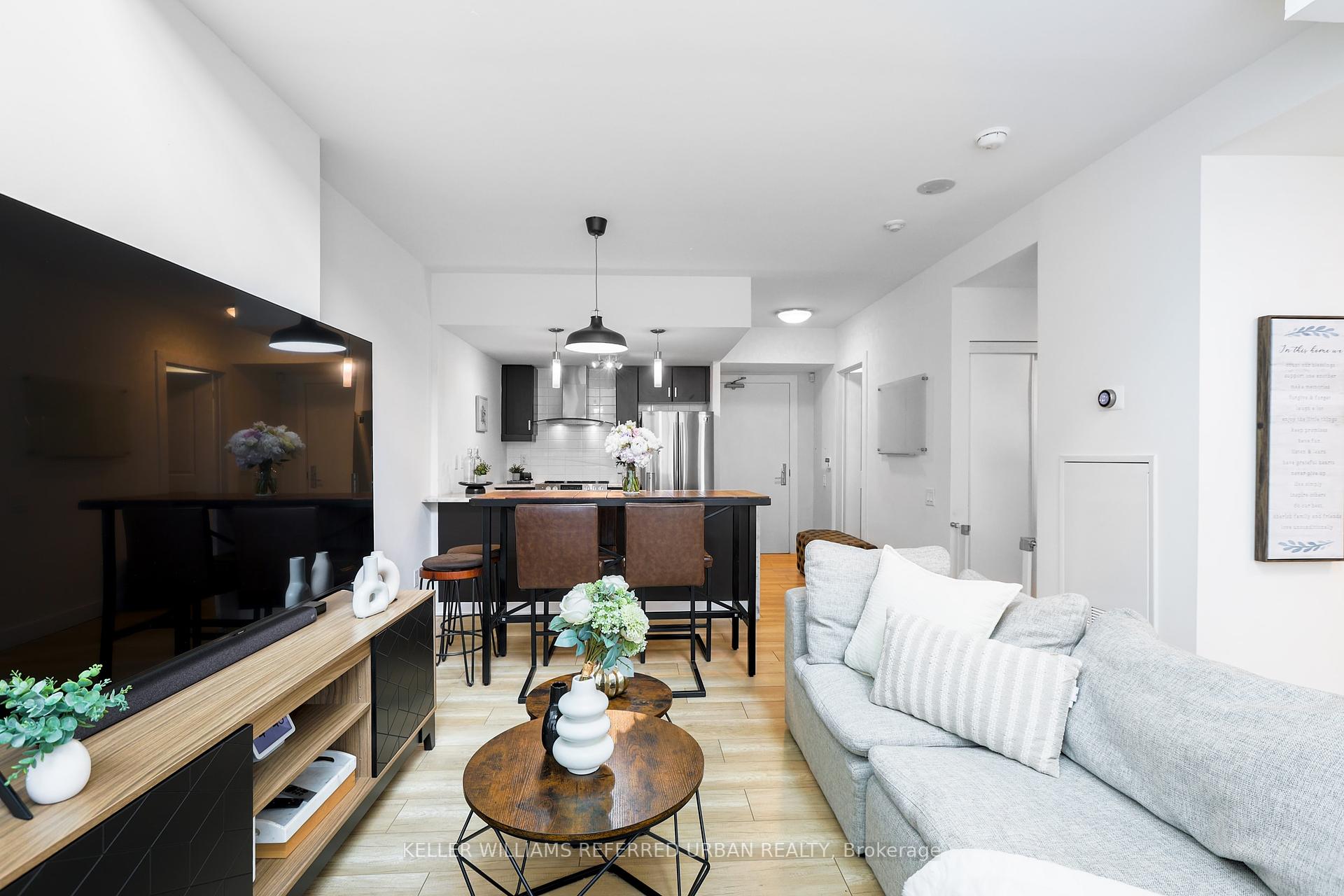 2 Bedrooms Condo at 19 Town Centre, Toronto For sale
