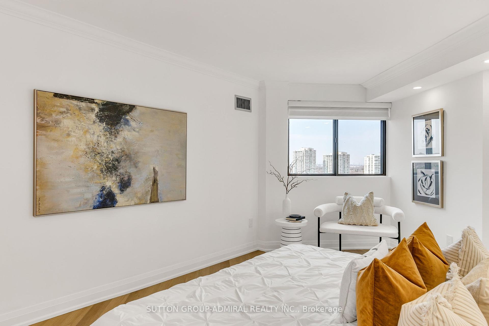 2 Bedrooms Condo at 7601 Bathurst, Vaughan For sale
