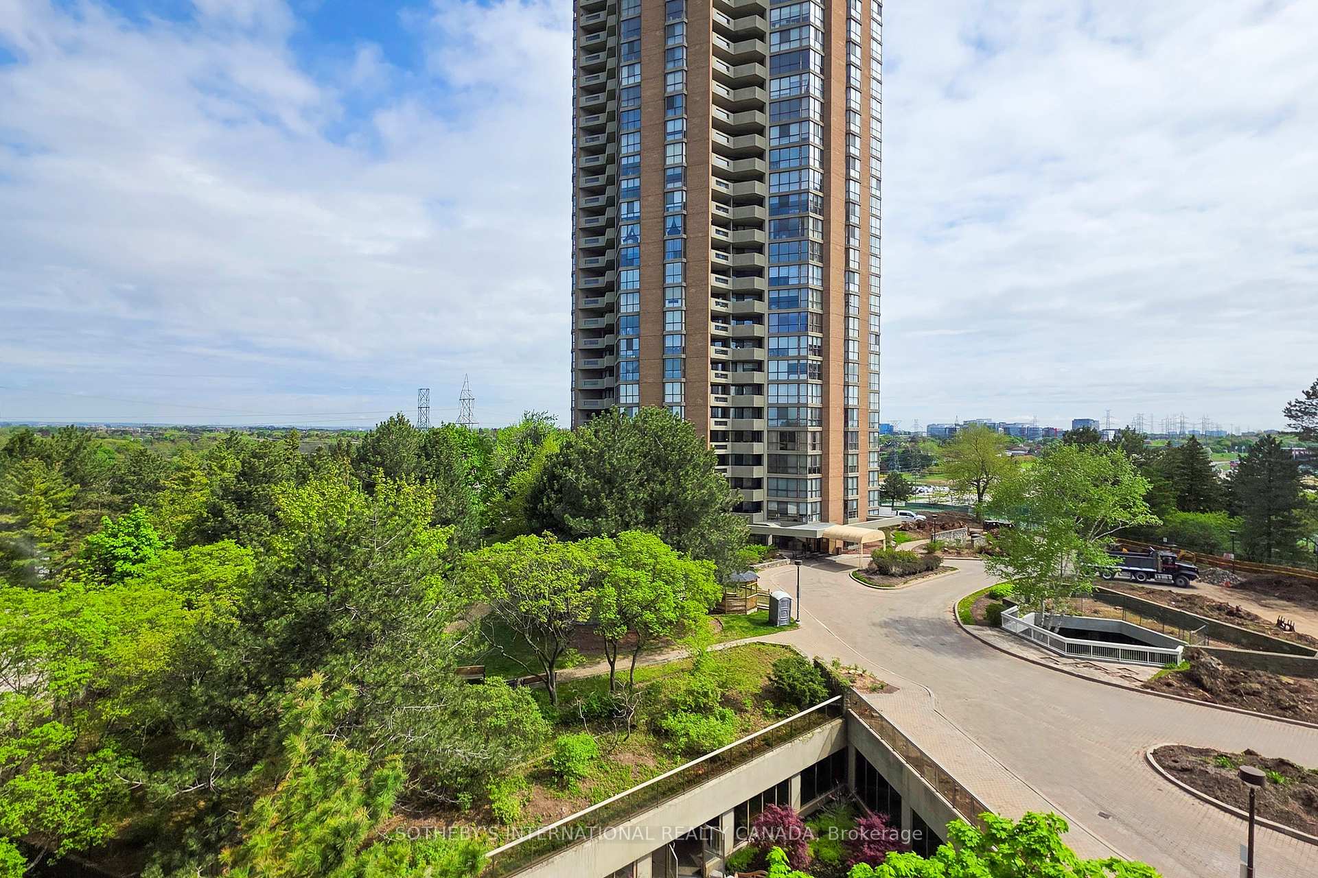 3 Bedrooms Condo at 89 Skymark, Toronto For sale