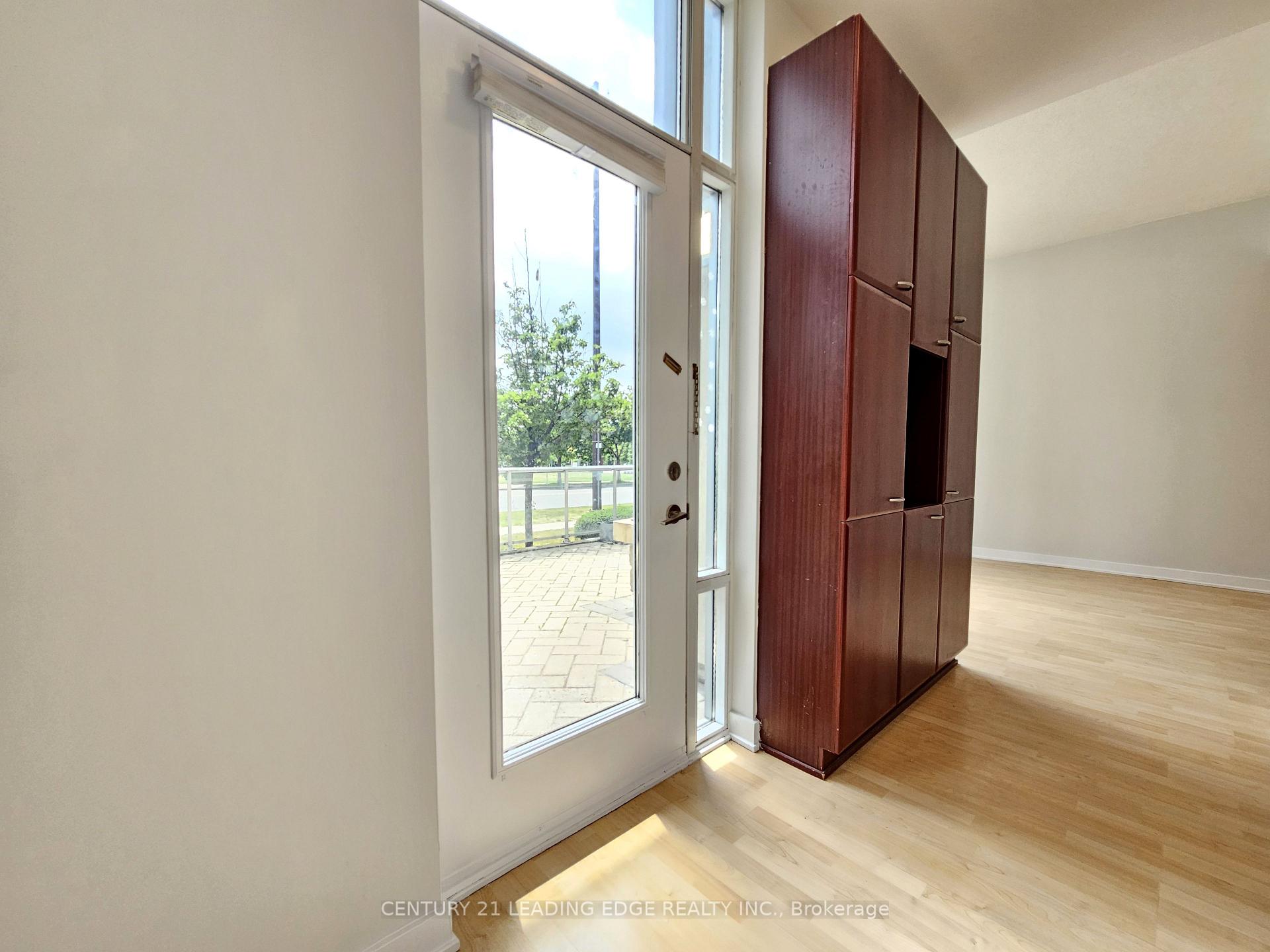 3 Bedrooms Condo at 38 Lee Centre, Toronto For sale