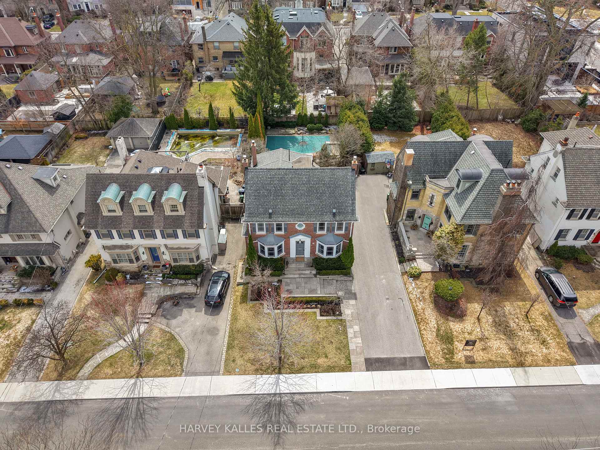 111 Strathallan Boulevard