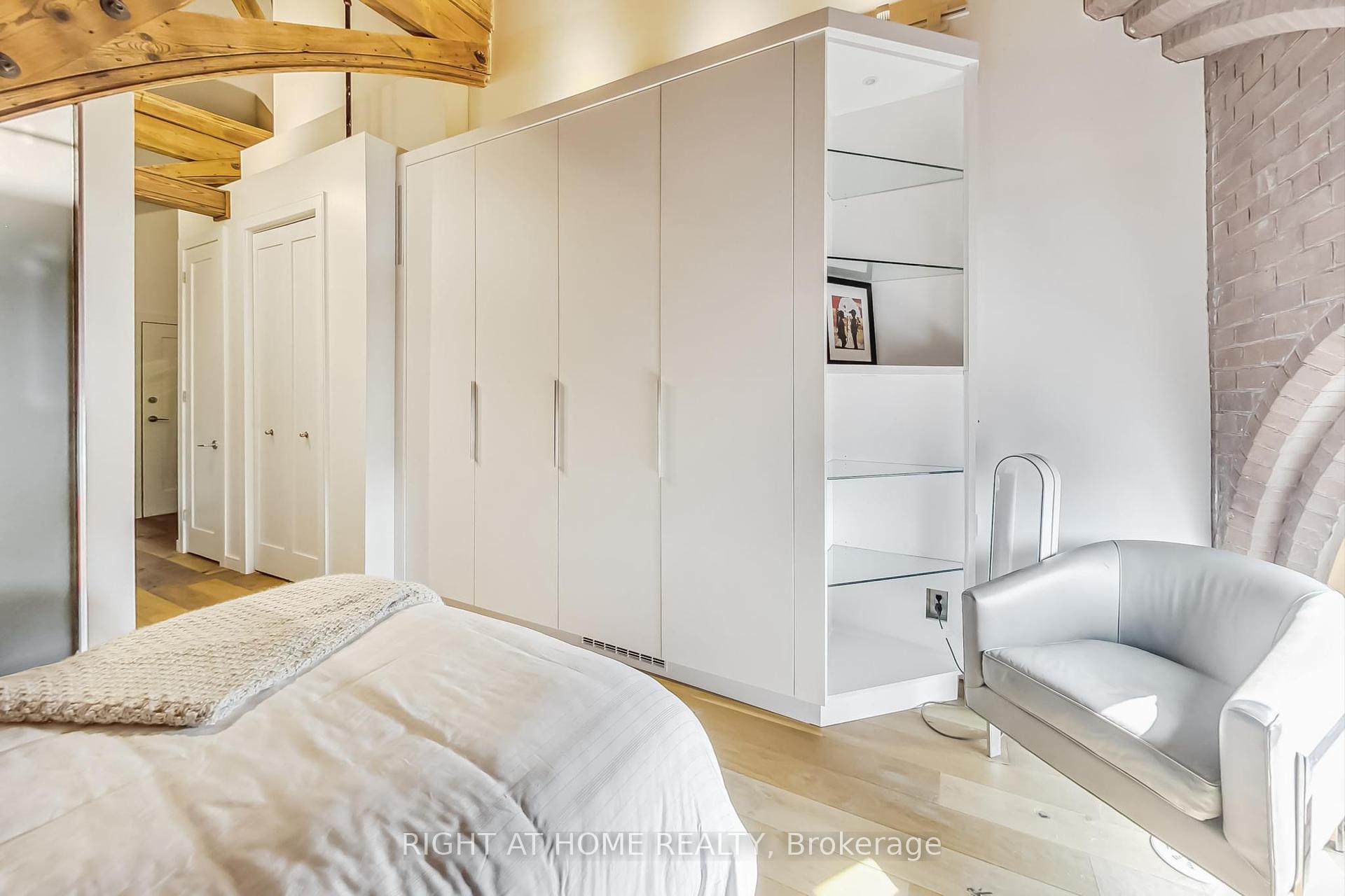 3 Bedrooms Condo at 40 Westmoreland, Toronto For sale