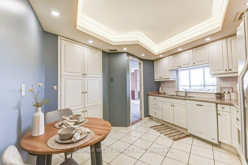 3 Bedrooms Condo at 2000 Islington, Toronto For sale