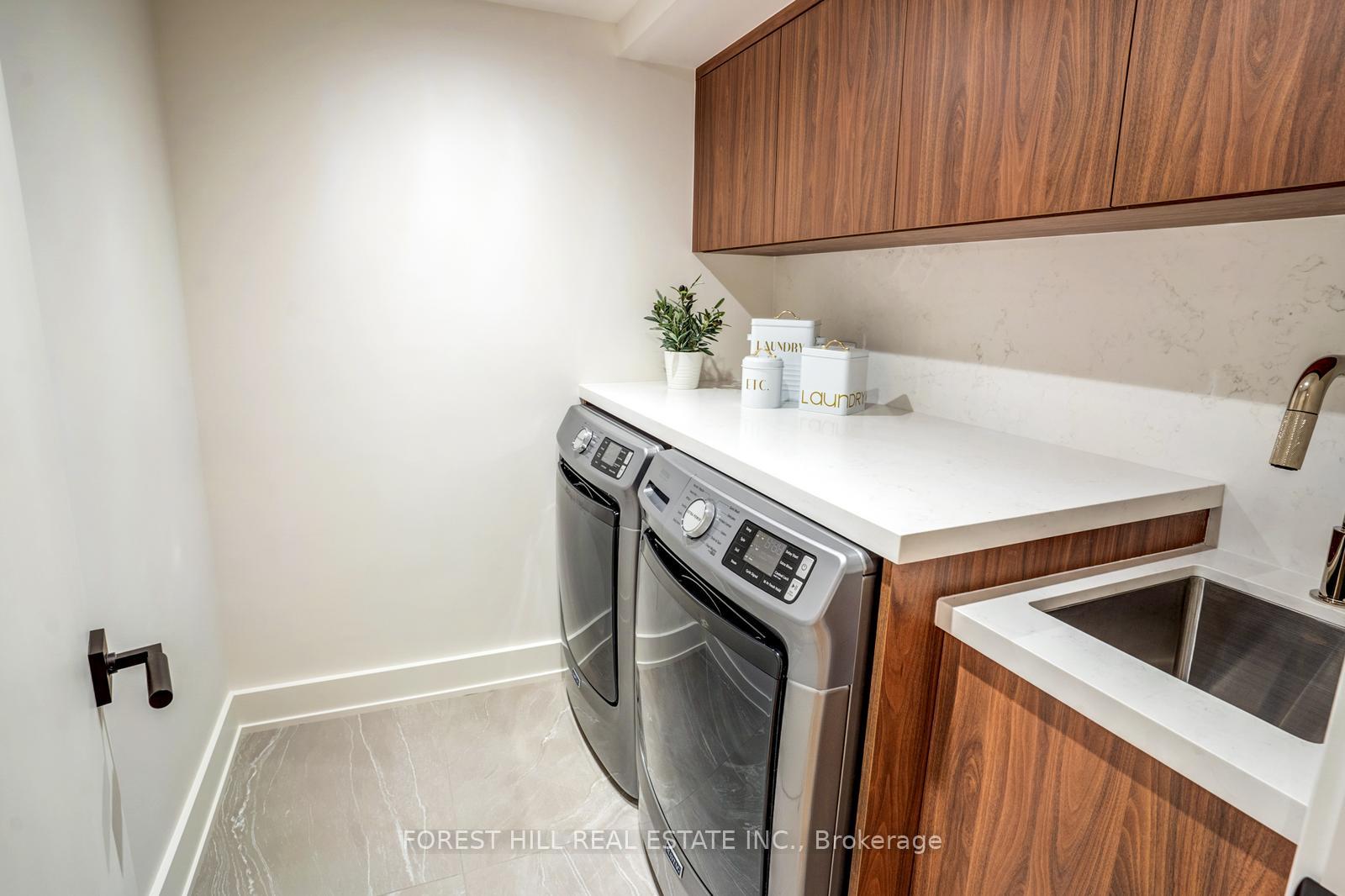 2 Bedrooms Condo at 1166 Bay, Toronto For sale