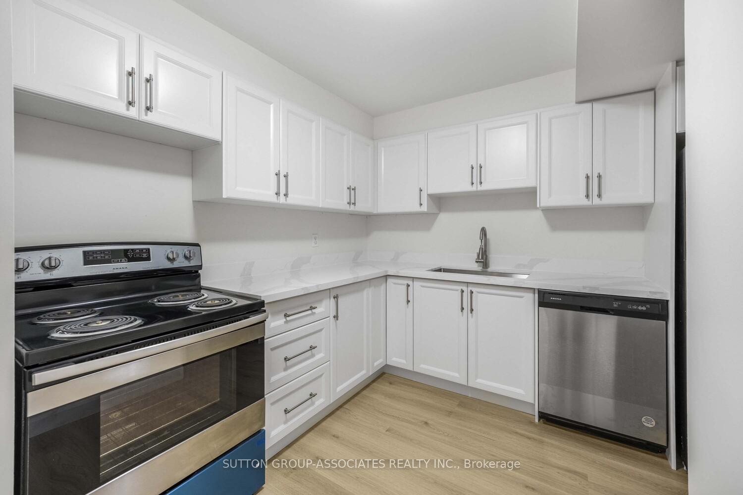 3 Bedrooms Condo at 1300 Marlborough, Oakville For sale