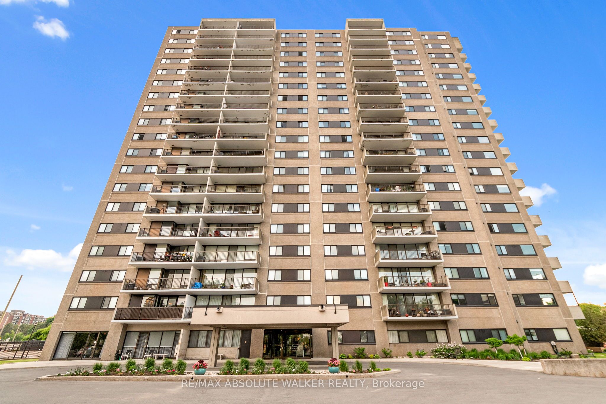 #1601 - 1195 Richmond Road, Woodroffe, ON K2B 8E4