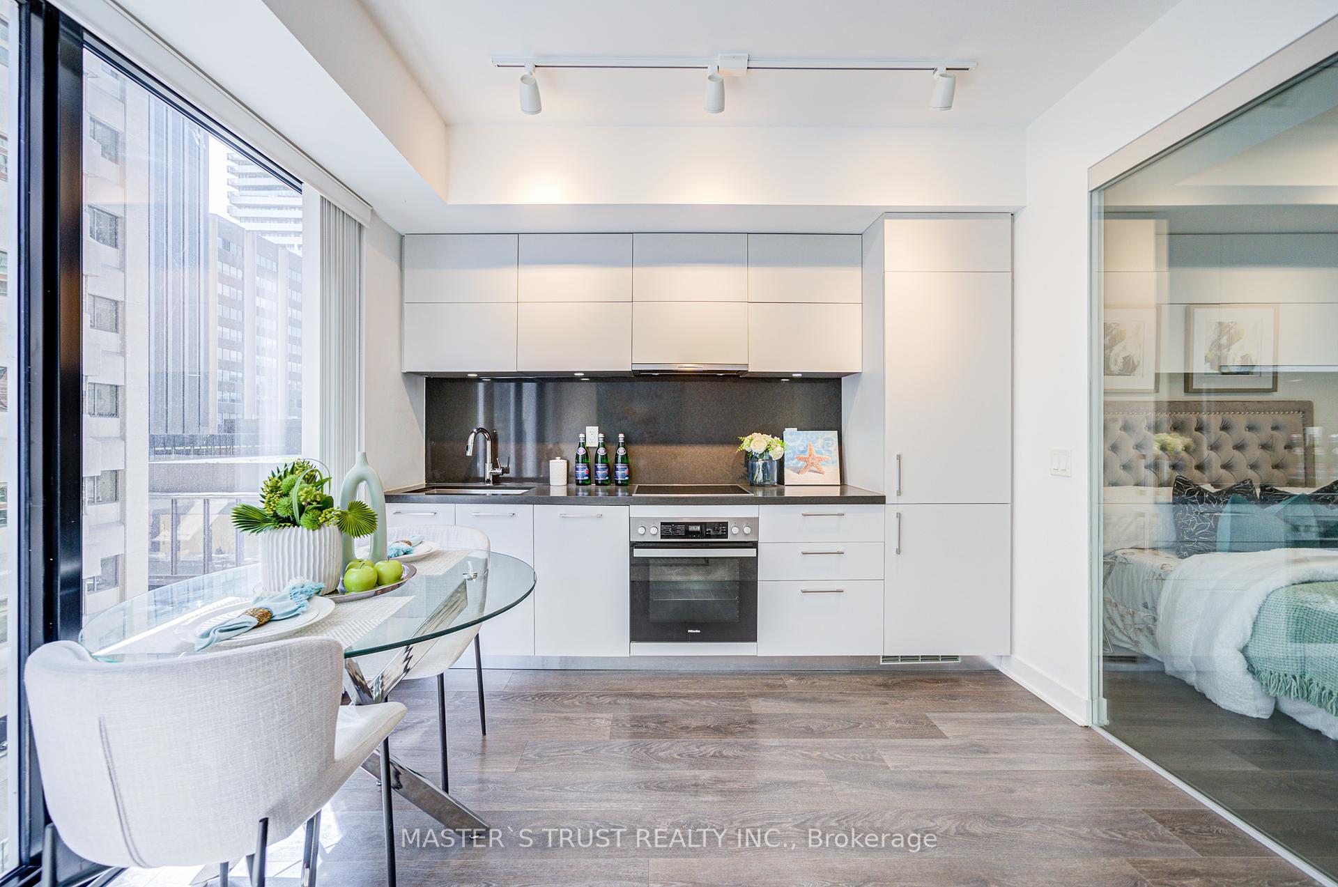 1 Bedroom Condo at 188 Cumberland, Toronto For sale