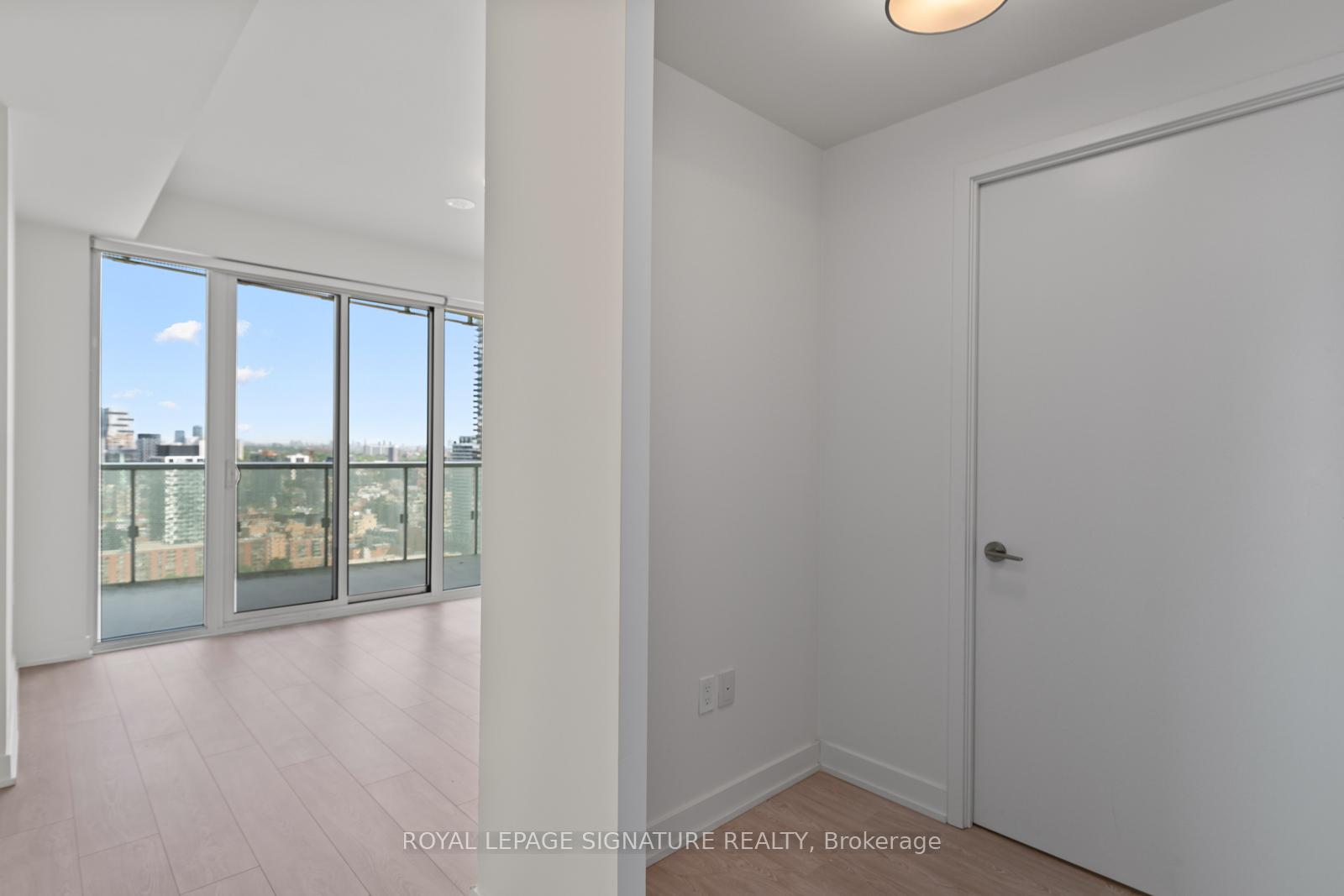 3 Bedrooms Condo at 15 Queens, Toronto For sale