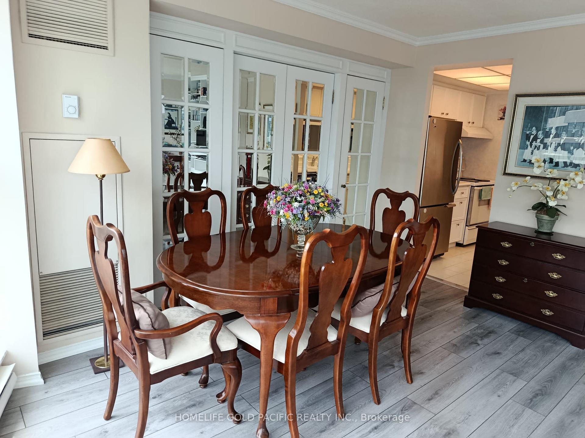 2 Bedrooms Condo at 77 Harbour, Toronto For sale