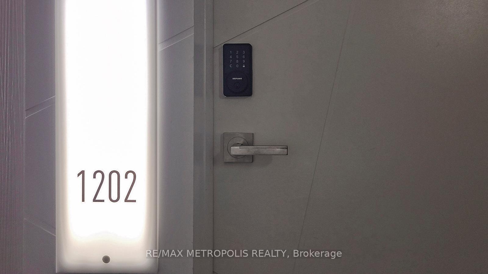 2 Bedrooms Condo at 12 York,  Toronto For sale