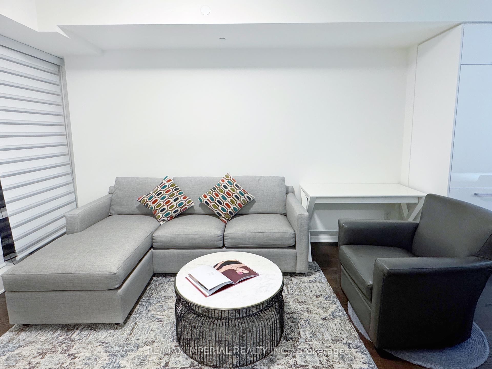 2 Bedrooms Condo at 1 Bloor, Toronto For sale