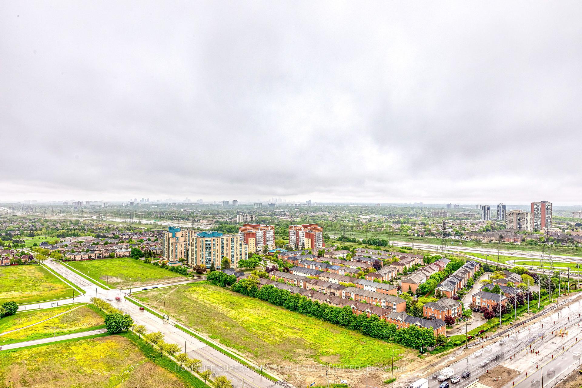 3 Bedrooms Condo at 25 Kingsbridge Garden, Mississauga For sale