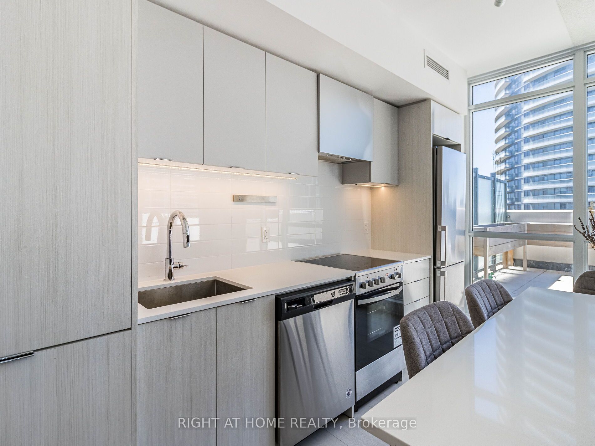 26 Gibbs Road, #732