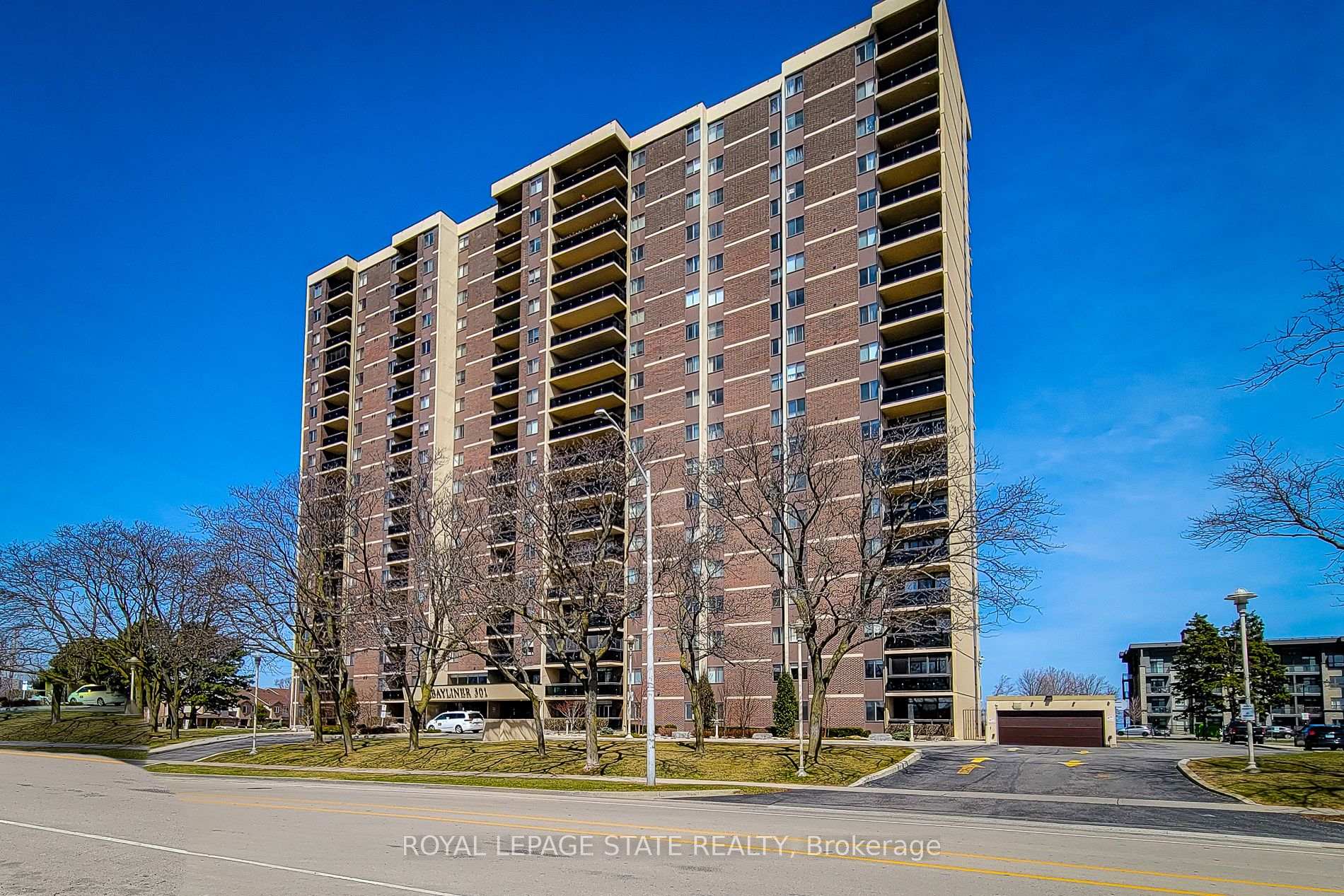 3 Bedrooms Condo at 301 Frances, Hamilton For sale