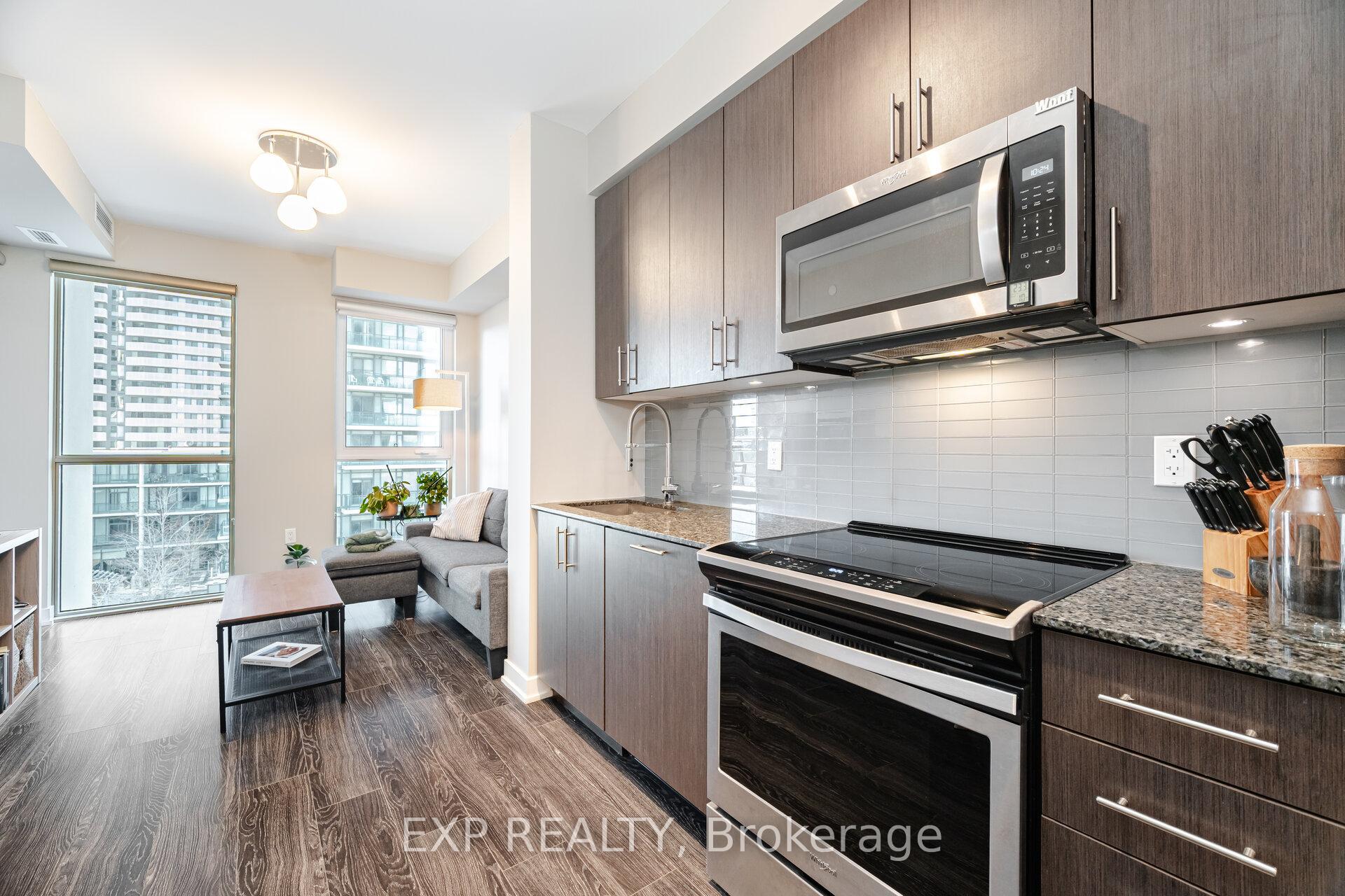 2 Bedrooms Condo at 4055 Parkside Village, Mississauga For sale