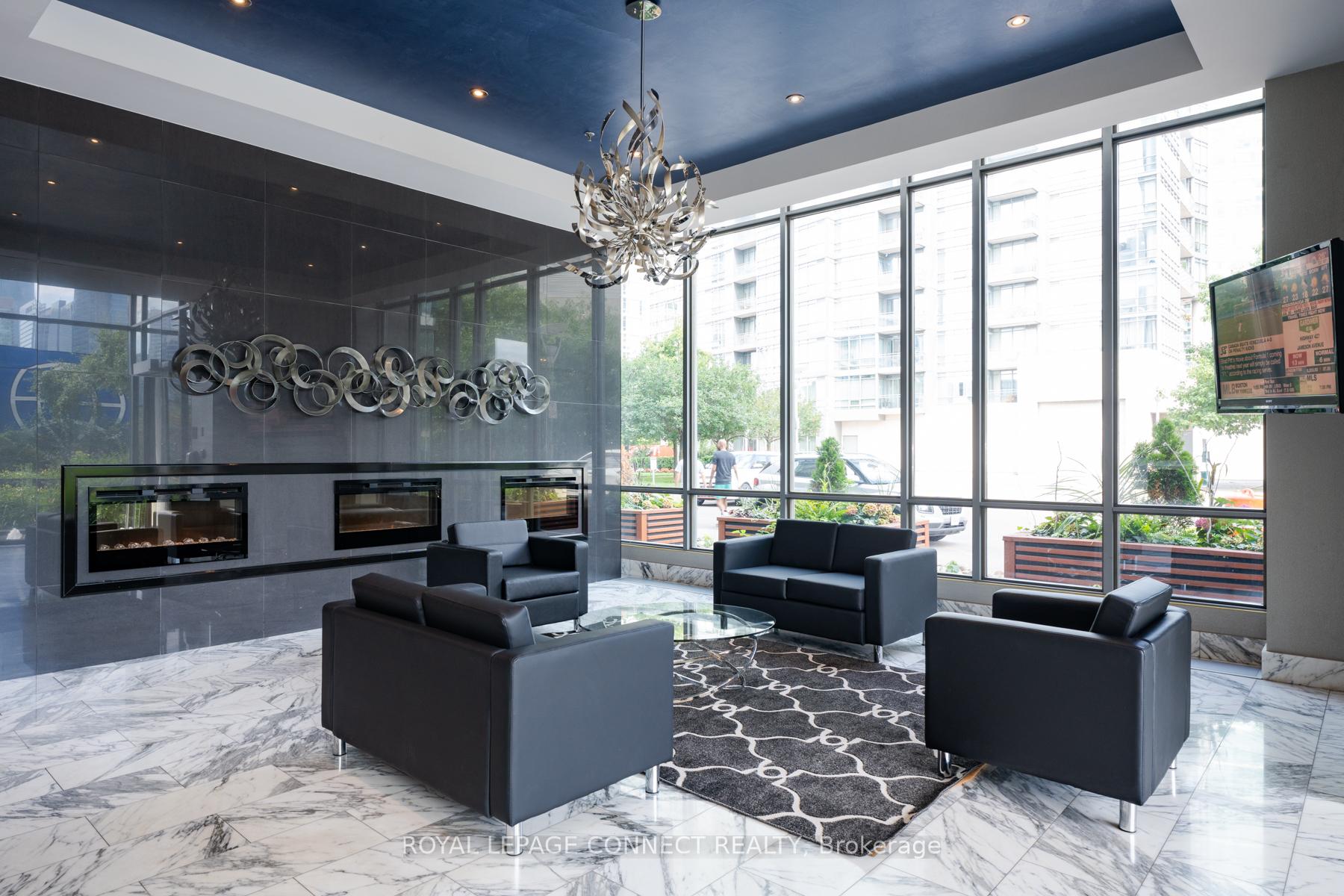3 Bedrooms Condo at 5 Mariner, Toronto For sale