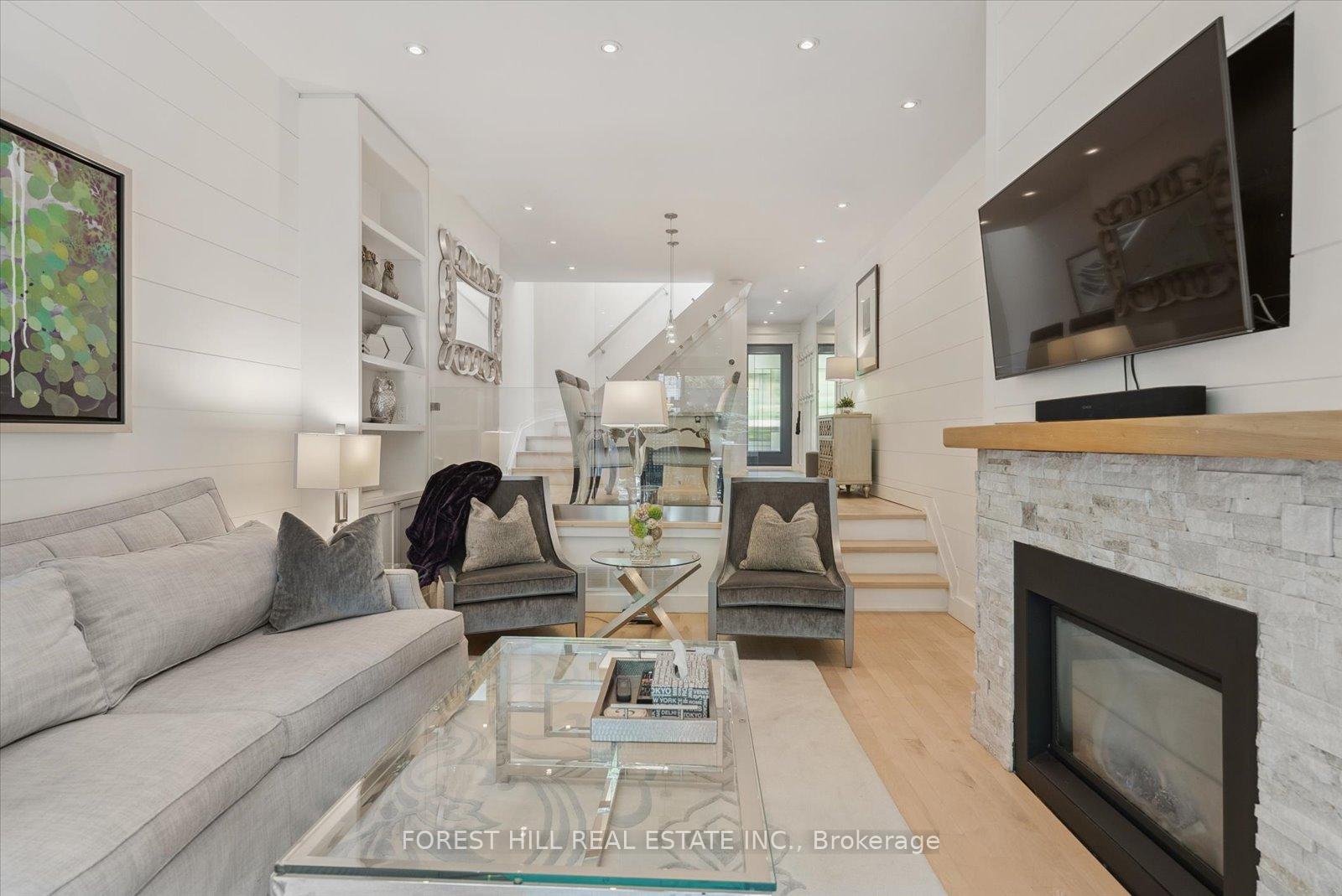 3 Bedrooms Condo at 10 Buller, Toronto For sale