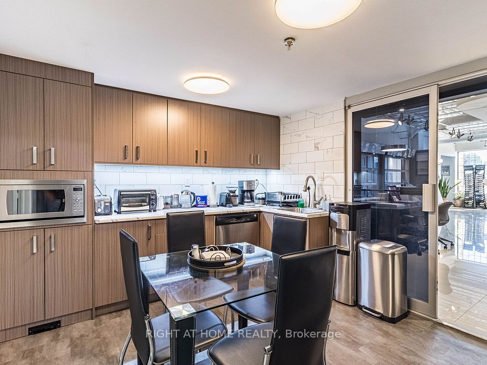 WORKING KITCHEN-TO STAY