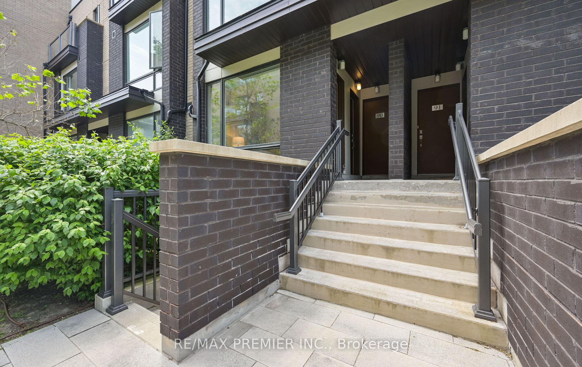1 Bedroom Condo at 30 Fieldway, Toronto For sale