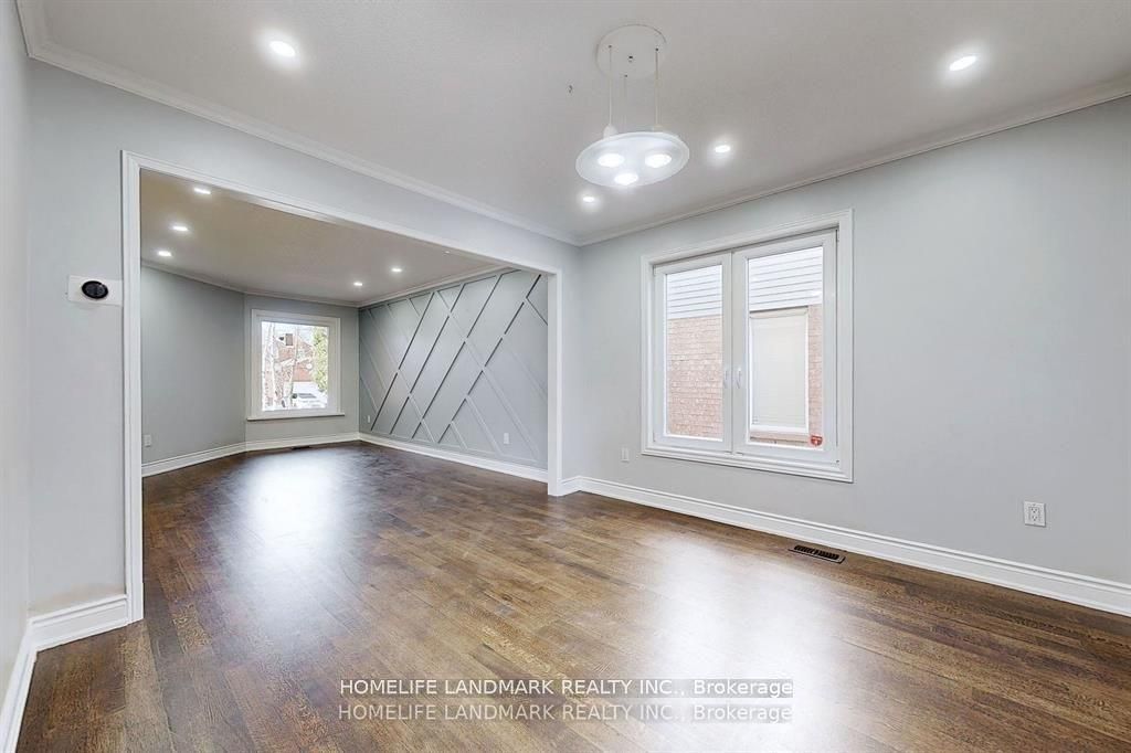 3452 Cherrington Crescent
