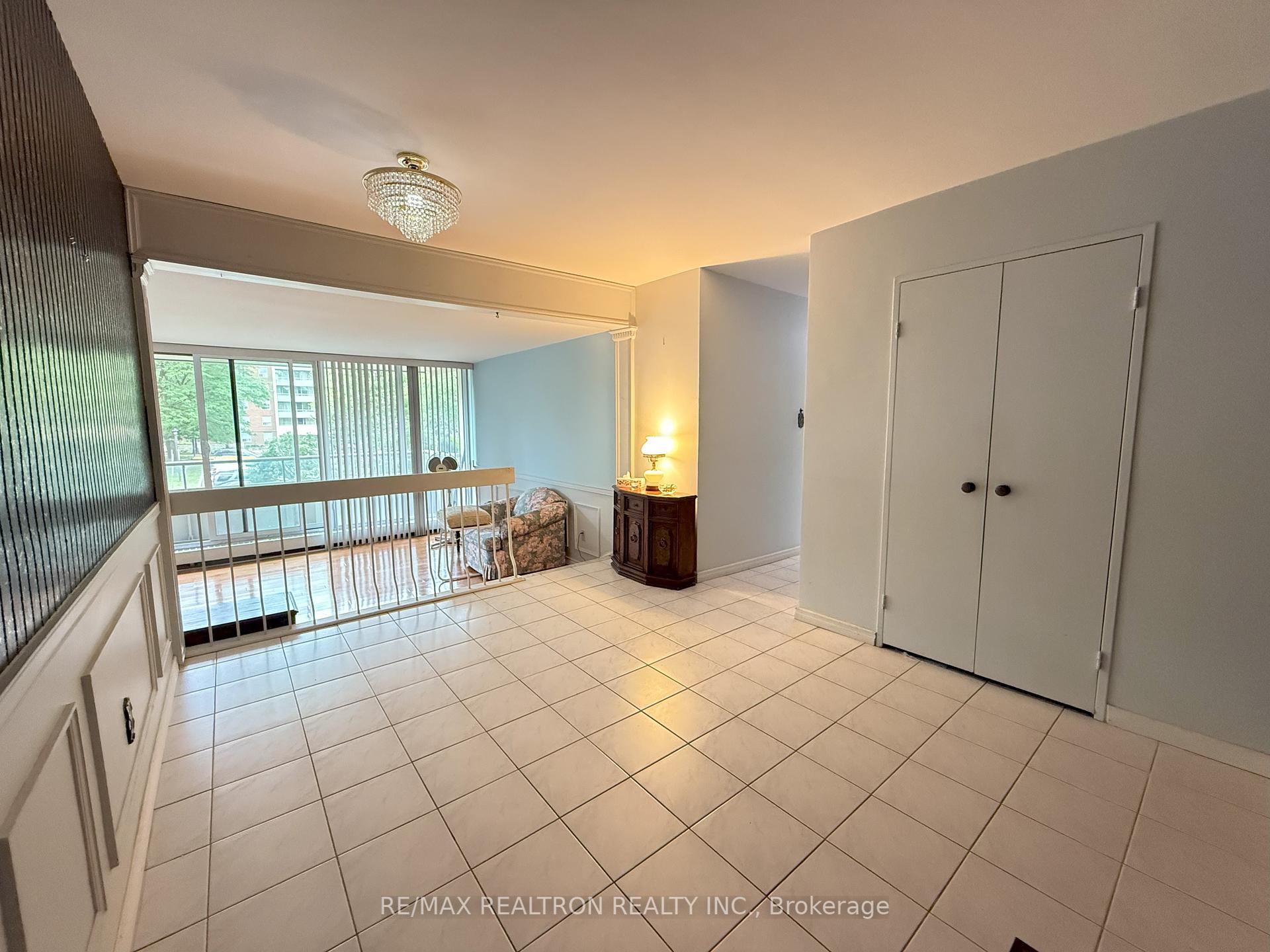 3 Bedrooms Condo at 1 Four Winds, Toronto For sale