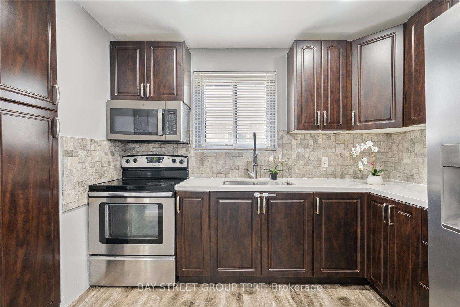 4 Bedrooms Condo at 16 Bur Oak, Toronto For sale