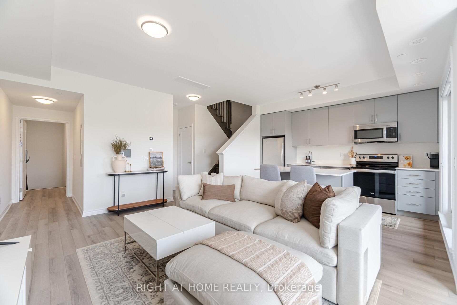 2 Bedrooms Condo at 349 Wheat Boom, Oakville For sale