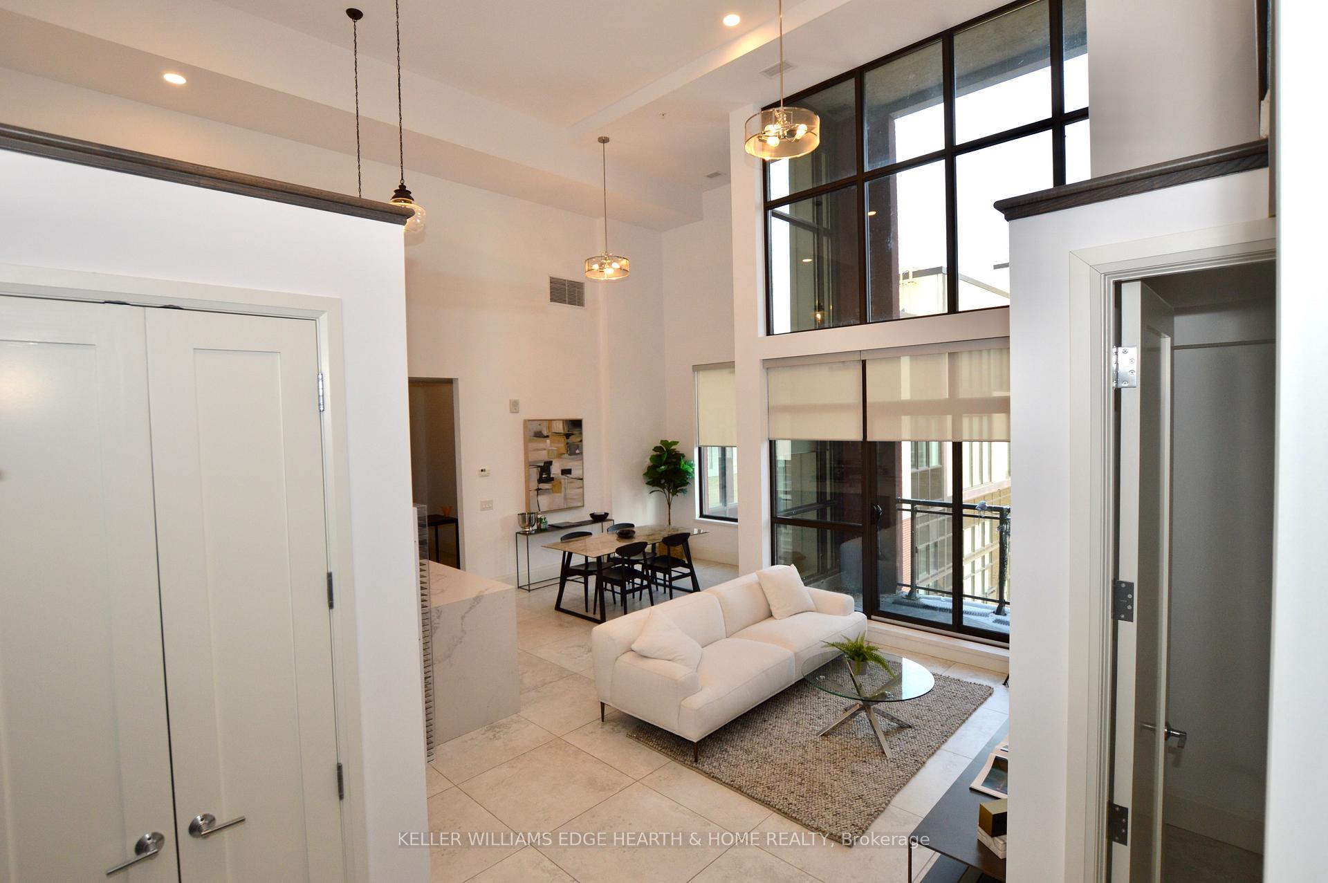 2 Bedrooms Condo at 112 King,  Hamilton For sale