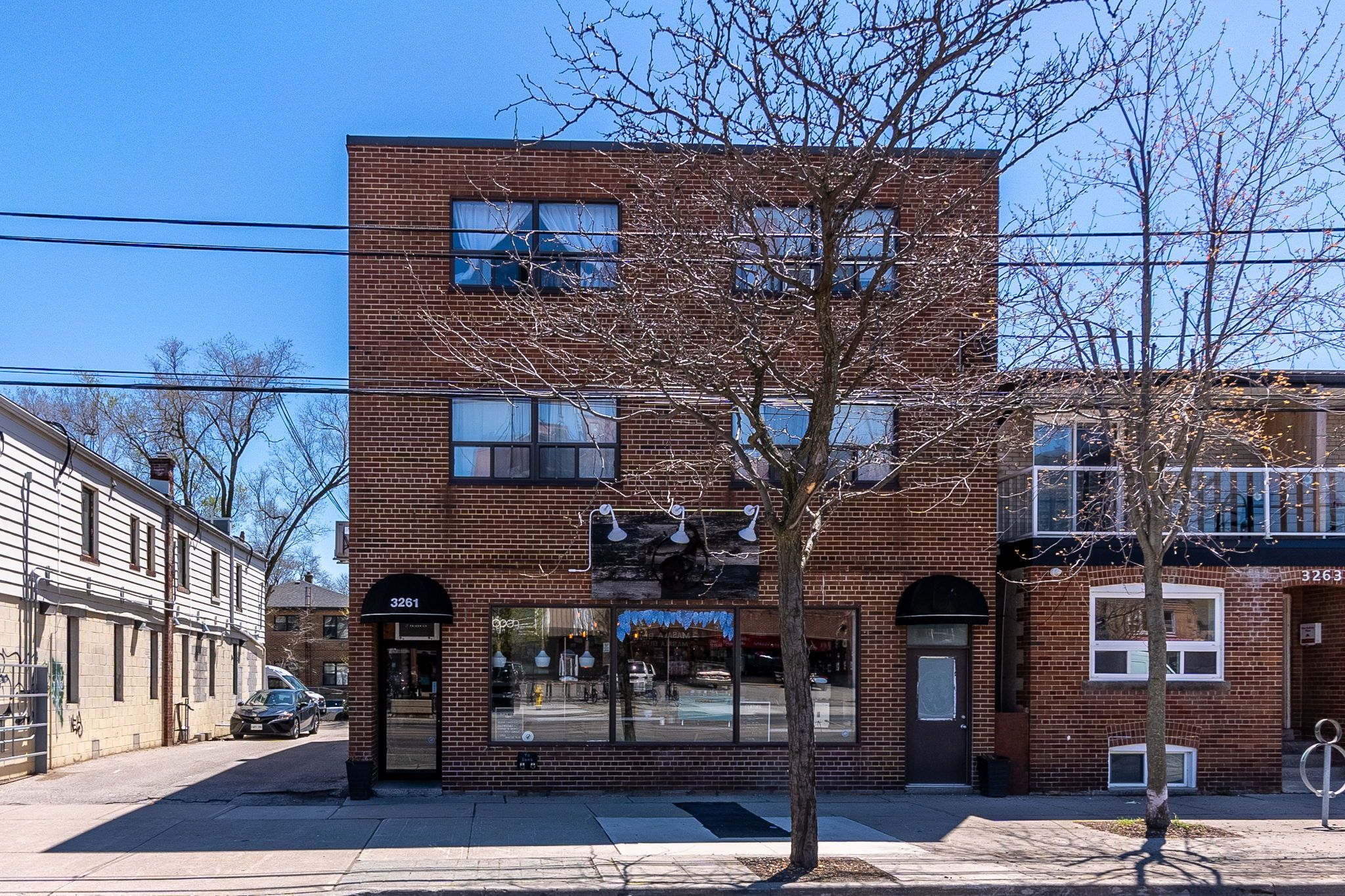 3261A Lake Shore Boulevard W 102