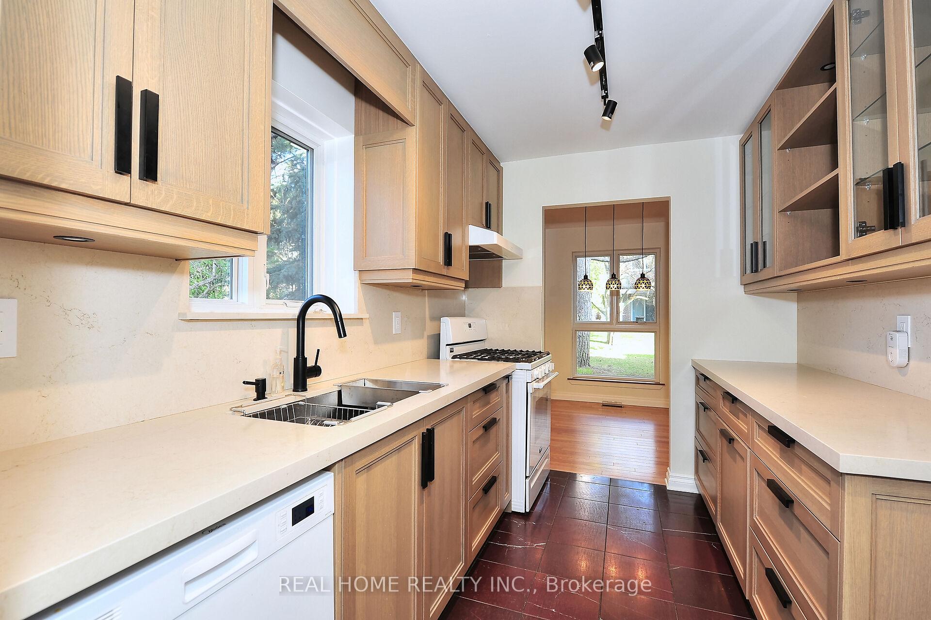 2 Bedrooms Condo at 10 Farina Mill,  Toronto For sale