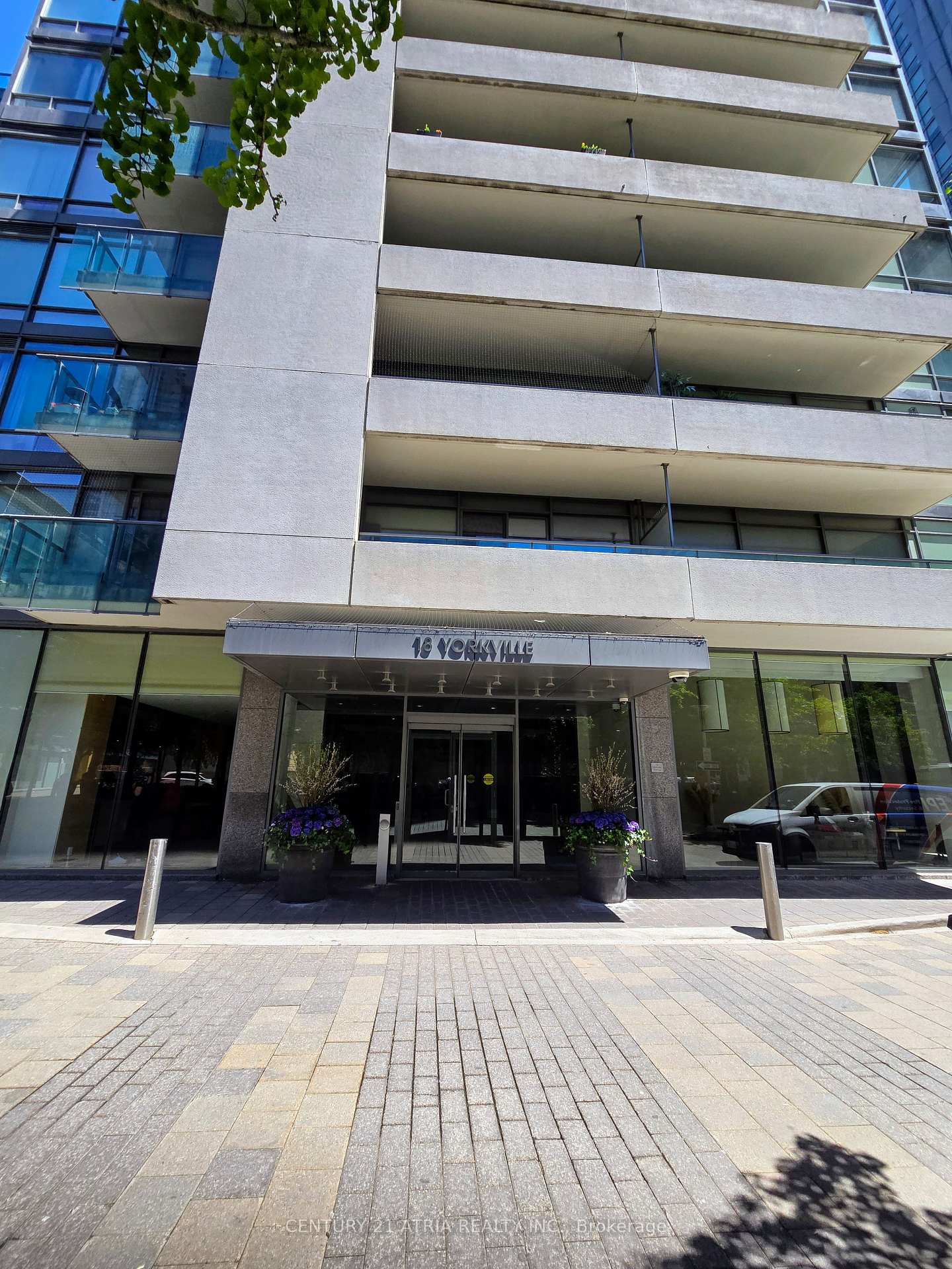 2 Bedrooms Condo at 18 Yorkville, Toronto For sale