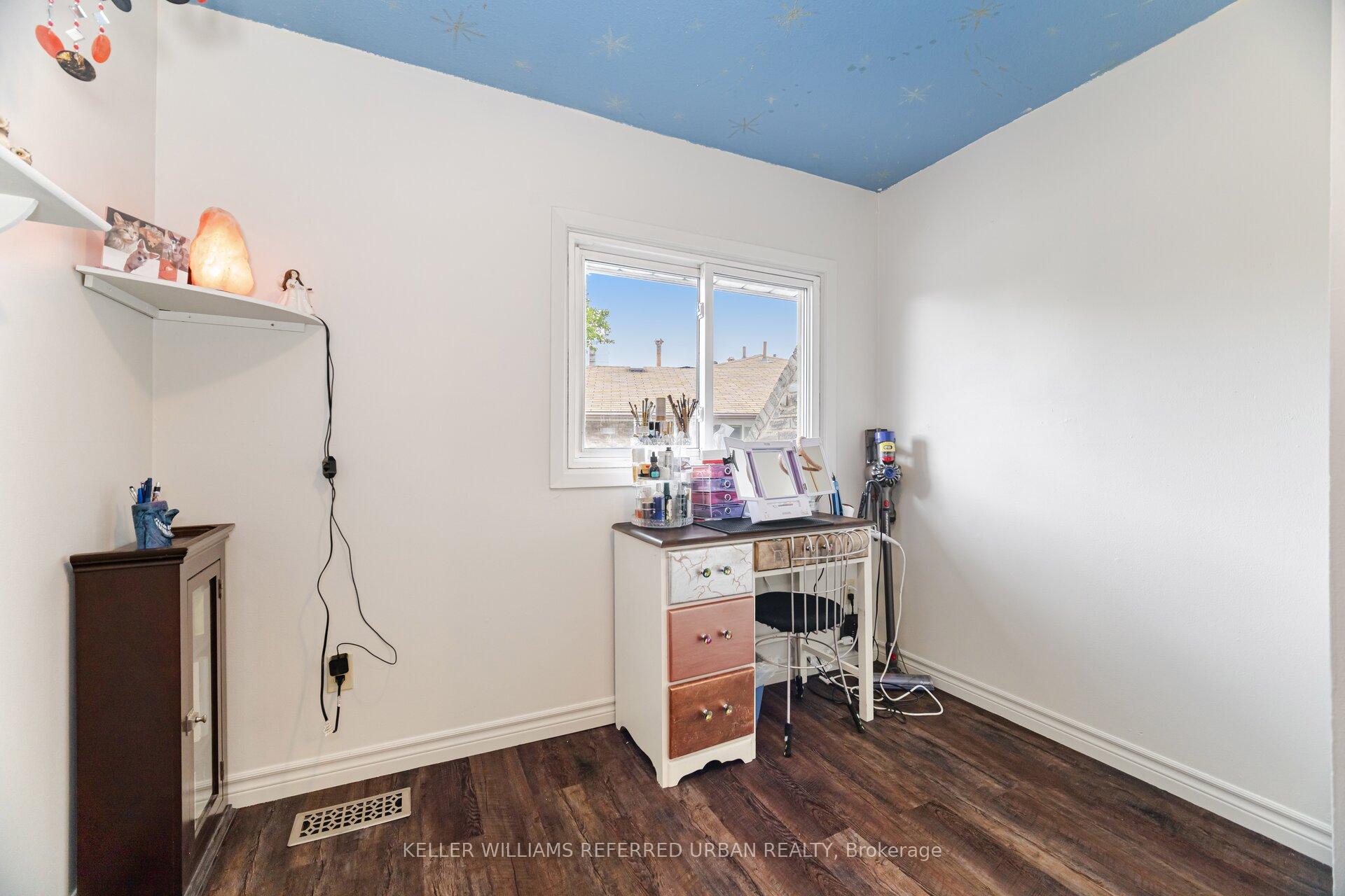 3 Bedrooms Condo at 973 Francis, Burlington For sale