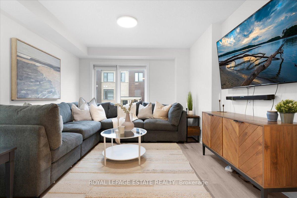 3 Bedrooms Condo at 39 Radison, Hamilton For sale