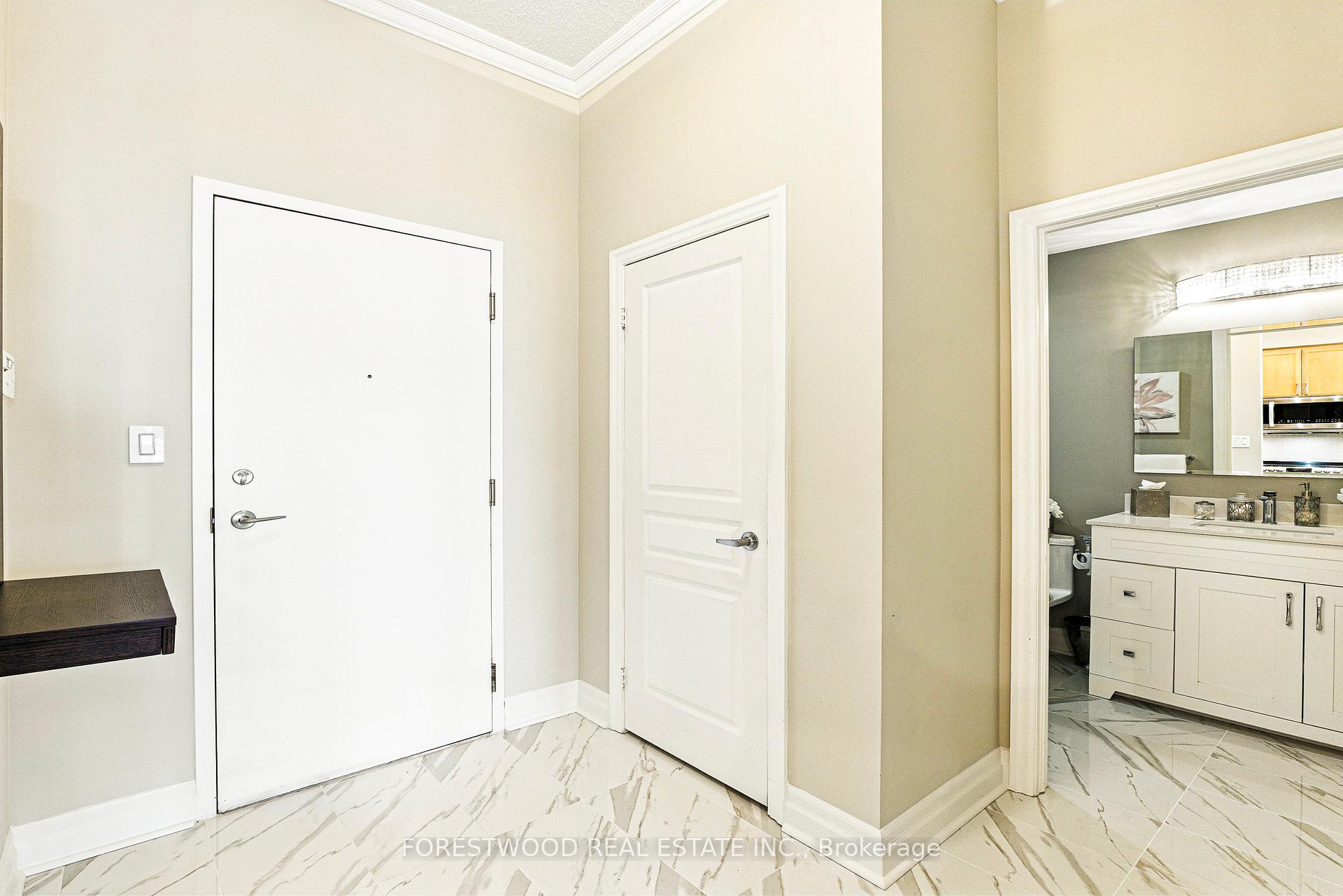 2 Bedrooms Condo at 80 Port, Mississauga For sale