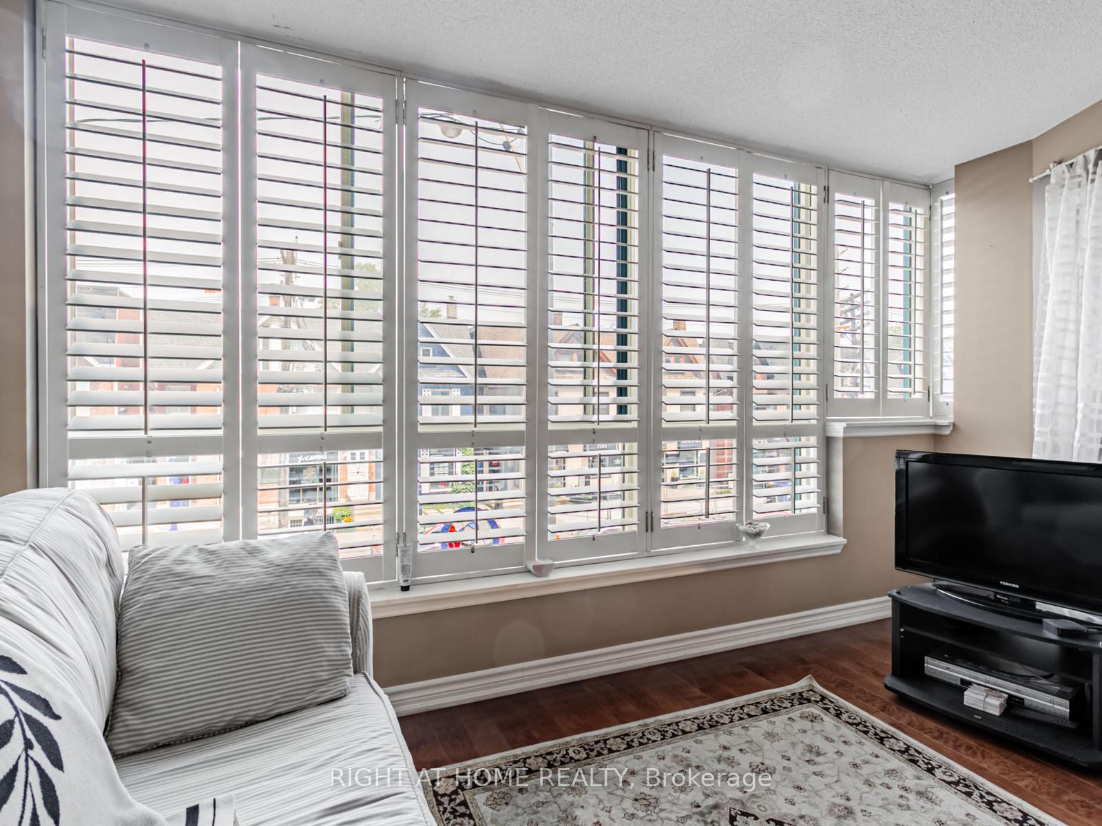 2 Bedrooms Condo at 225 Davenport, Toronto For sale