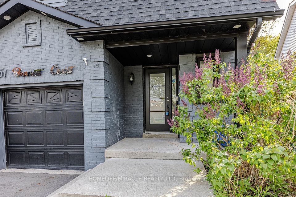 851 Bennett Court, Oshawa, ON L1K 1V3