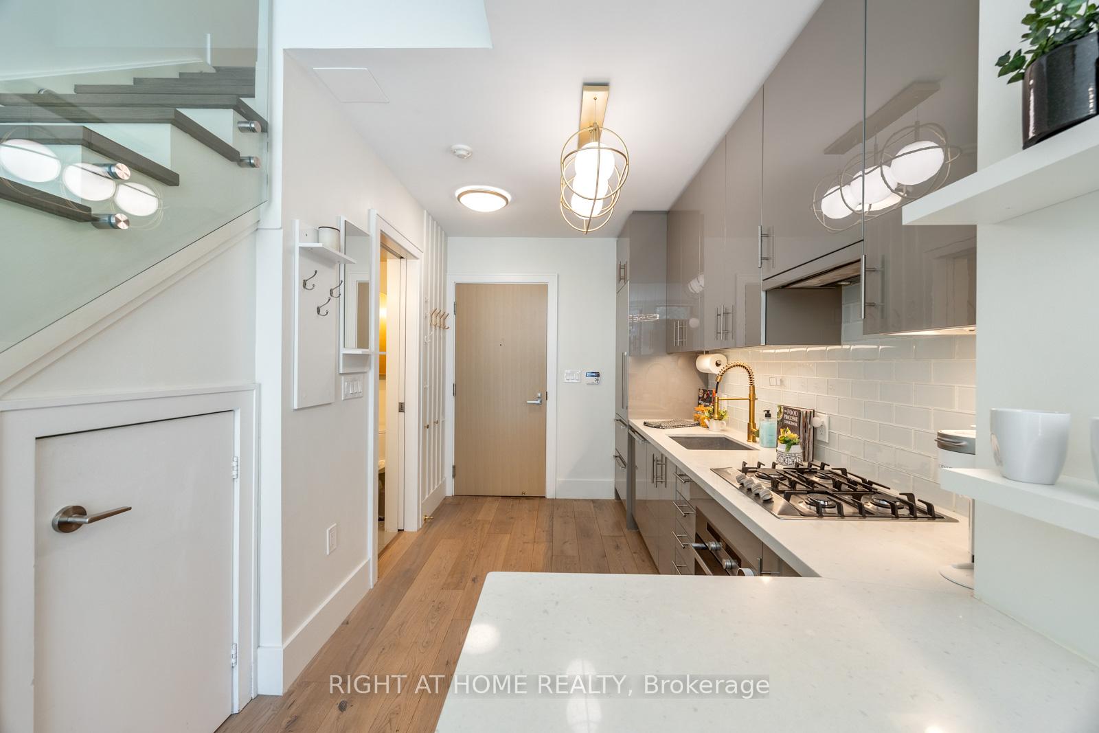 2 Bedrooms Condo at 39 Queens, Toronto For sale