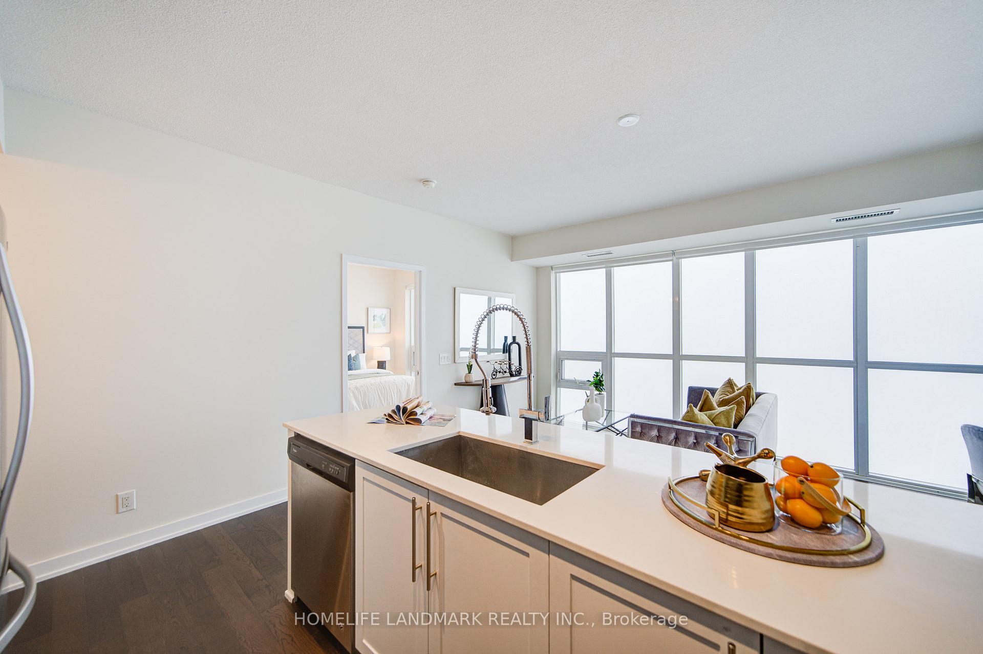 3 Bedrooms Condo at 4011 Brickstone, Mississauga For sale