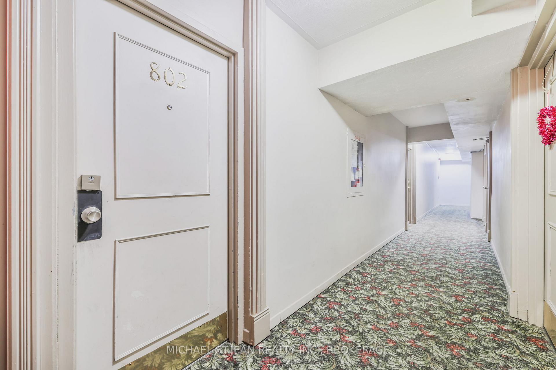 2 Bedrooms Condo at 851 Queenston,  Hamilton For sale