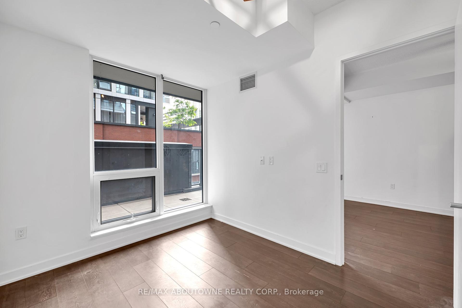 2 Bedrooms Condo at 115 Blue Jays, Toronto For sale