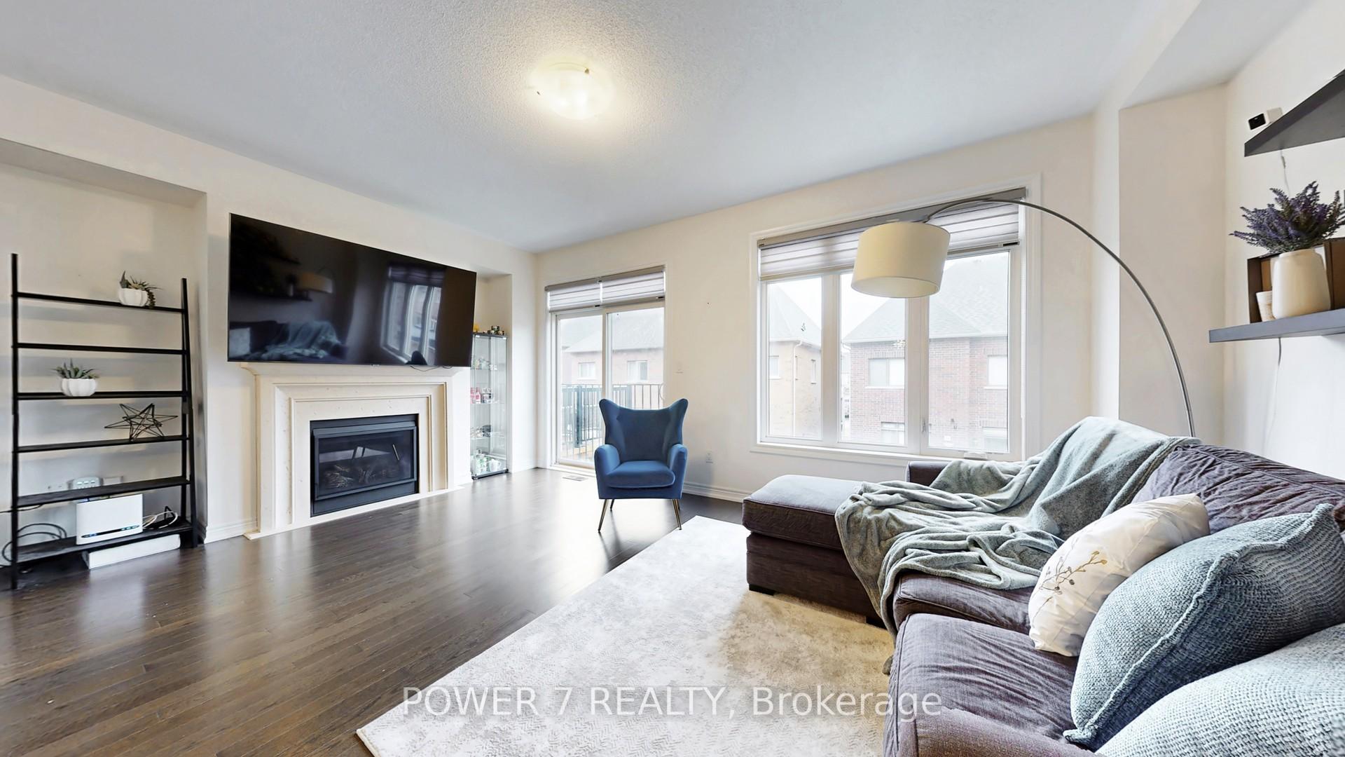 381 Chouinard Way ; MLS ID: N12170271