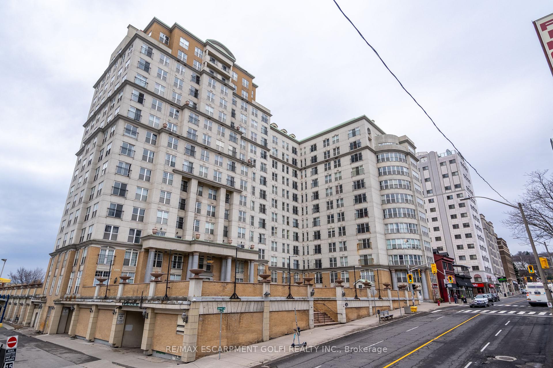 2 Bedrooms Condo at 135 James, Hamilton For sale