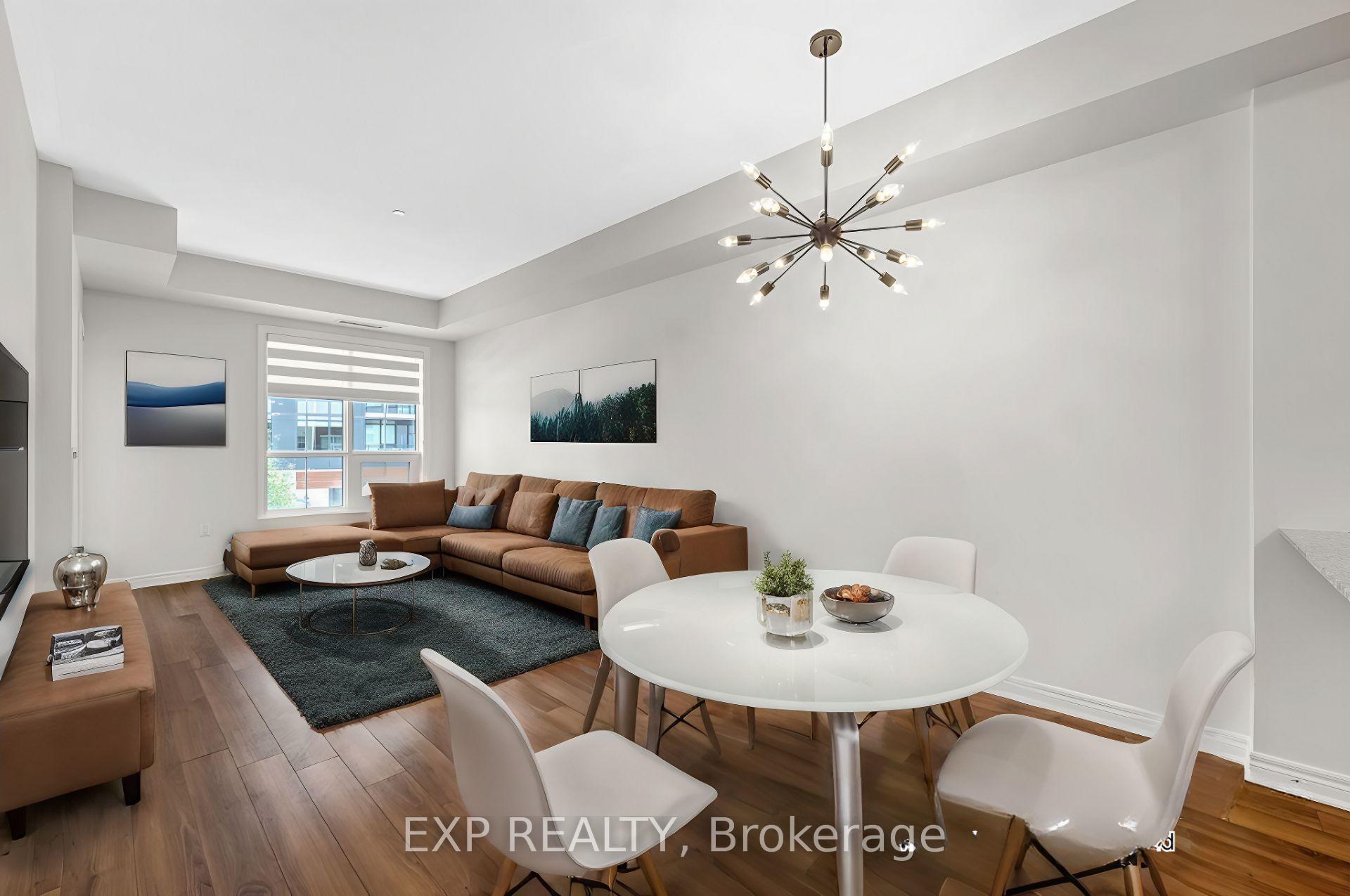 3 Bedrooms Condo at 216 Oak Park, Oakville For sale