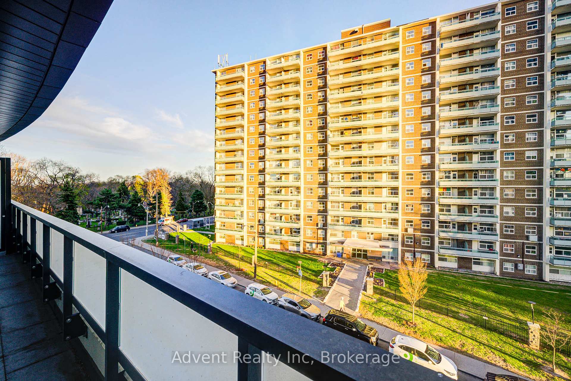 2 Bedrooms Condo at 585 Bloor, Toronto For sale