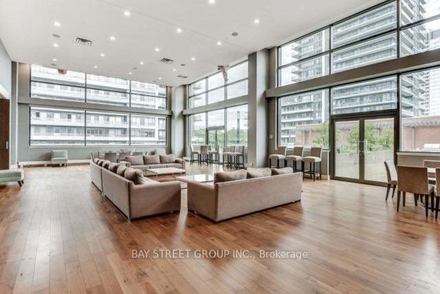 3 Bedrooms Condo at 2200 Lakeshore,  Toronto For sale