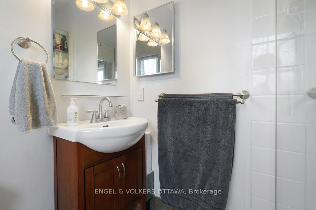 403 Pickford Drive, Kanata, ON K2L 3P7