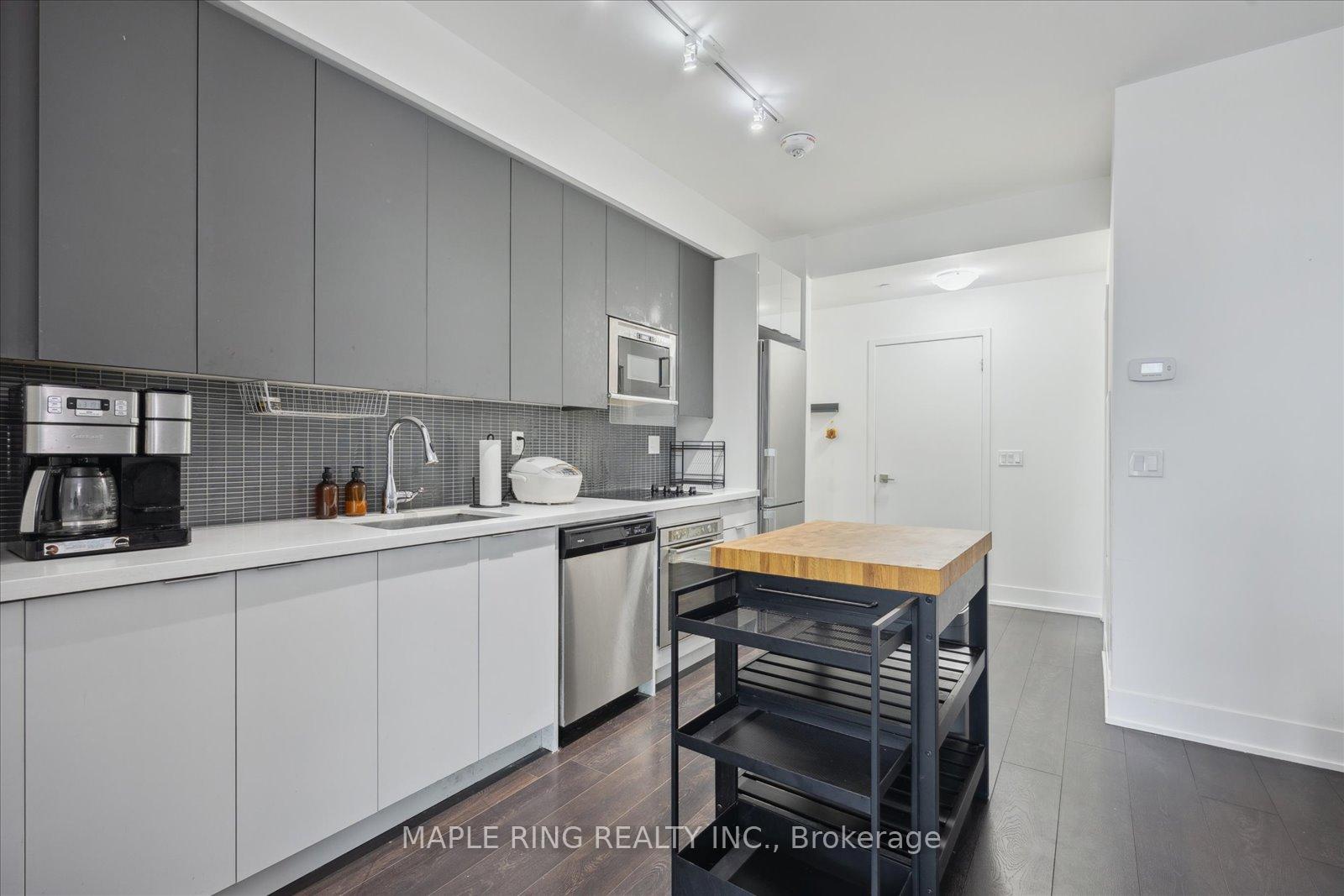 2 Bedrooms Condo at 2916 Highway 7, Vaughan For sale