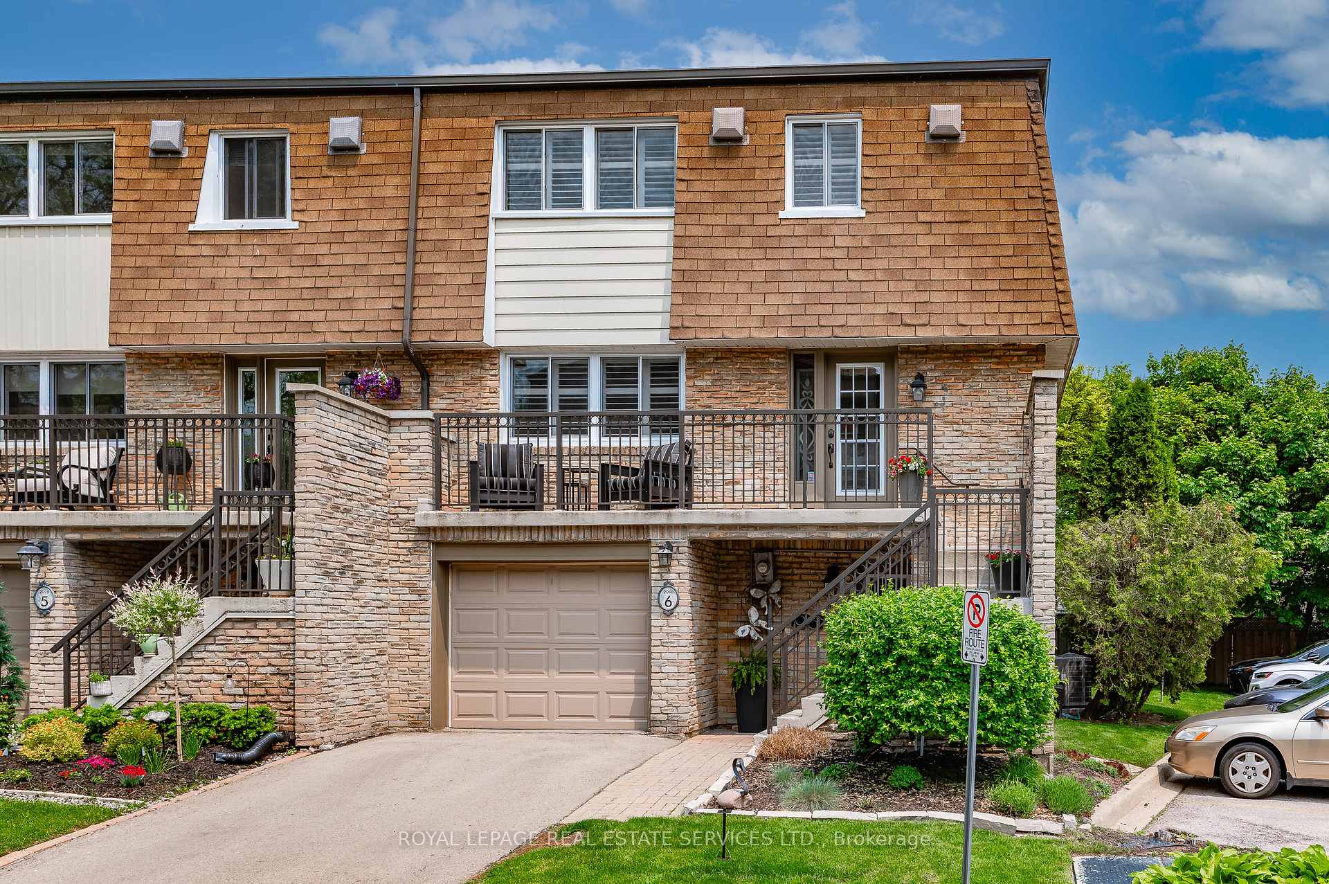 3 Bedrooms Condo at 2098 Marine, Oakville For sale